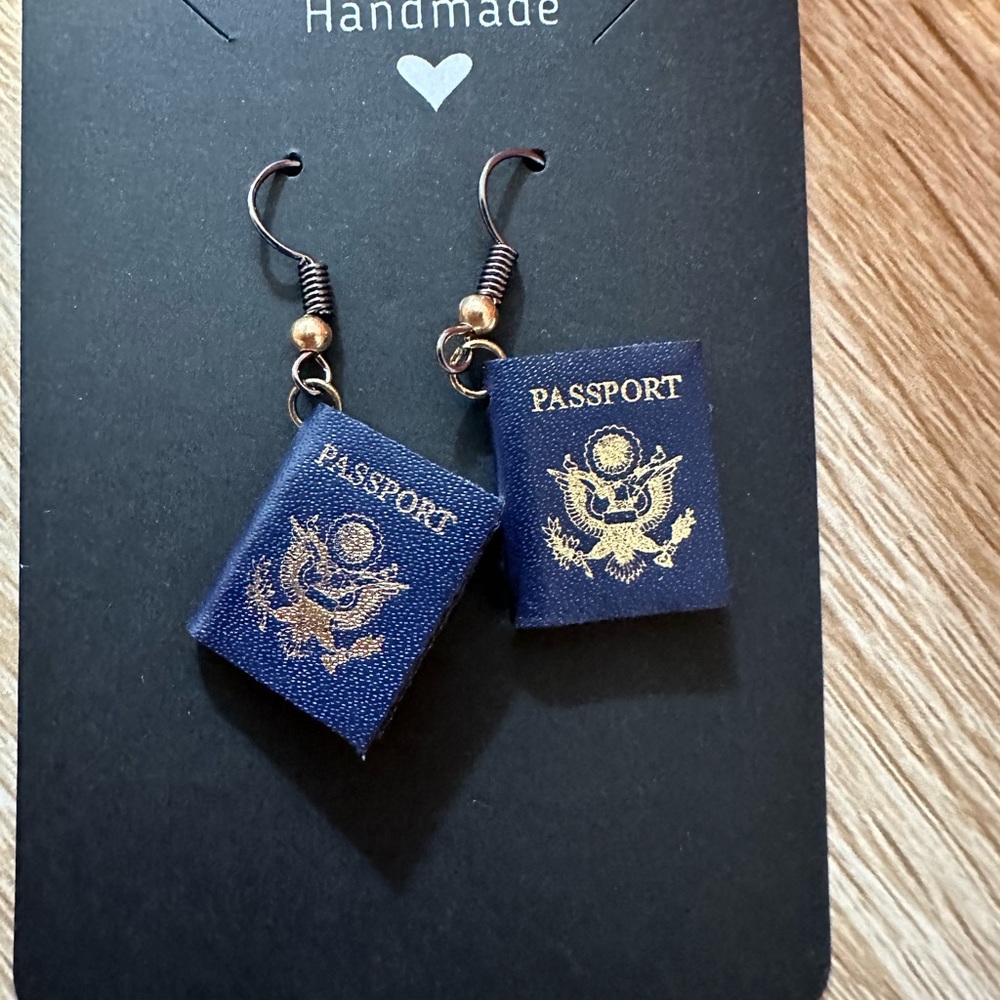 Passport earrings - Picture 3 of 3